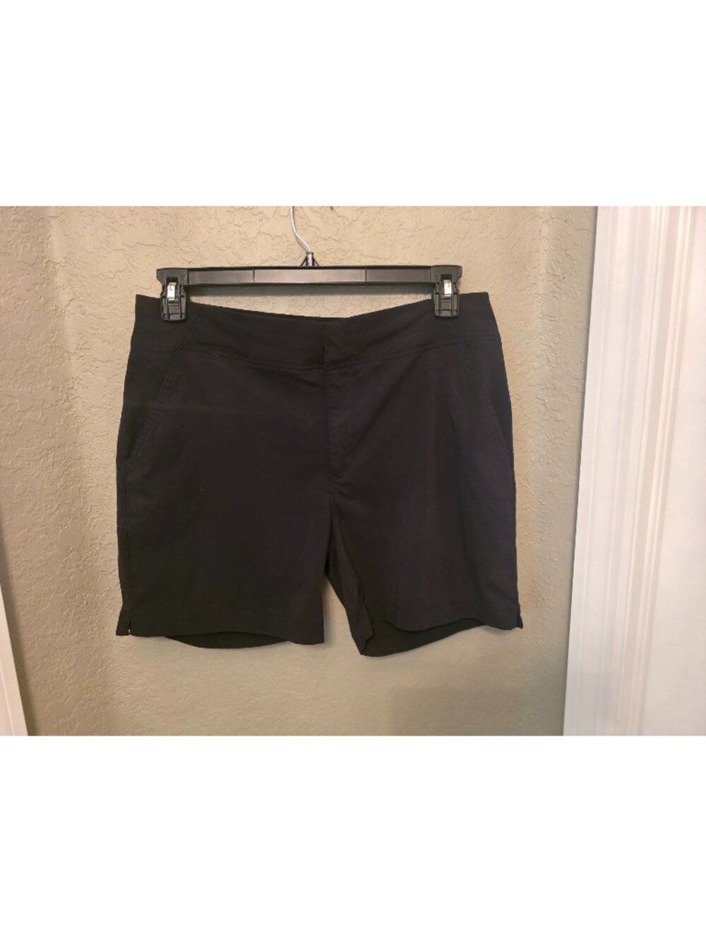 Columbia Ladies Black Performance Chino Shorts size 12